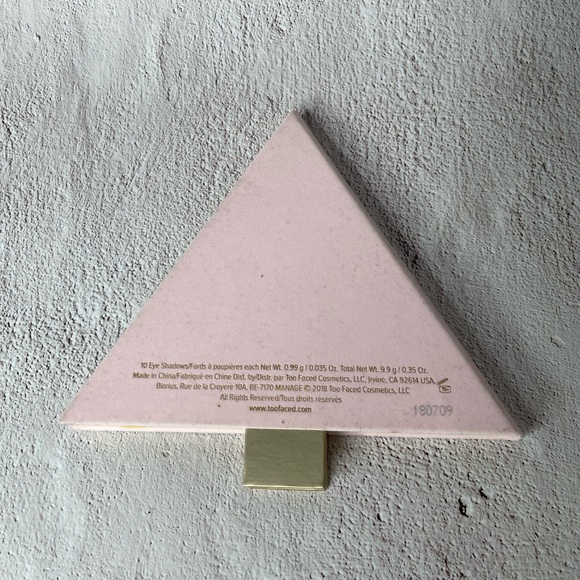 Under the Christmas Tree Pink Eyeshadow Palette - Picture 3 of 3